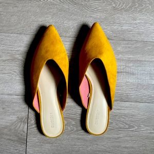 Cute point slides! Size 39-Fit me perfectly and I’m a solid 8.5. Bought from H&M